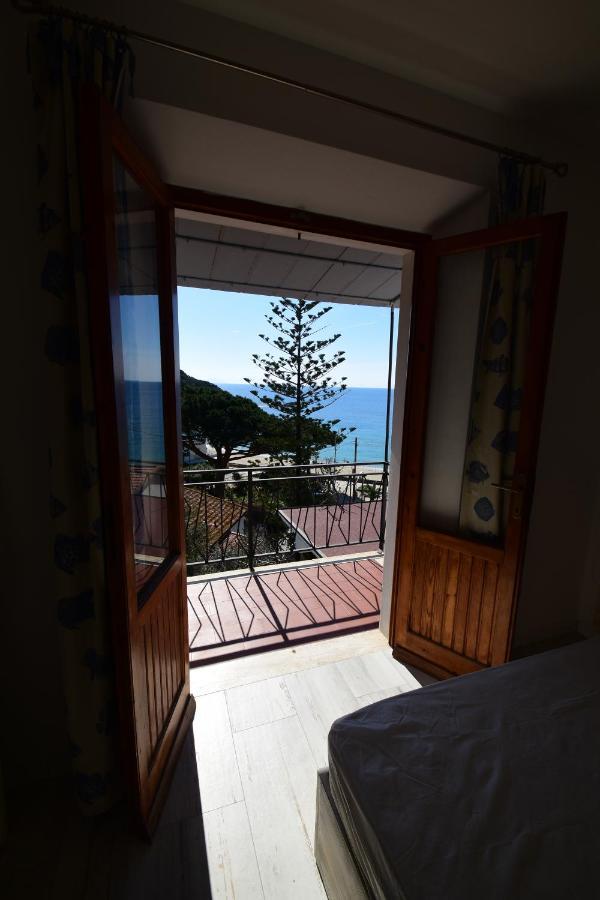 Appartamenti Cavoli - Vista Mare Con Terrazze, Clima E Posti Auto Spiaggia di Cavoli 外观 照片