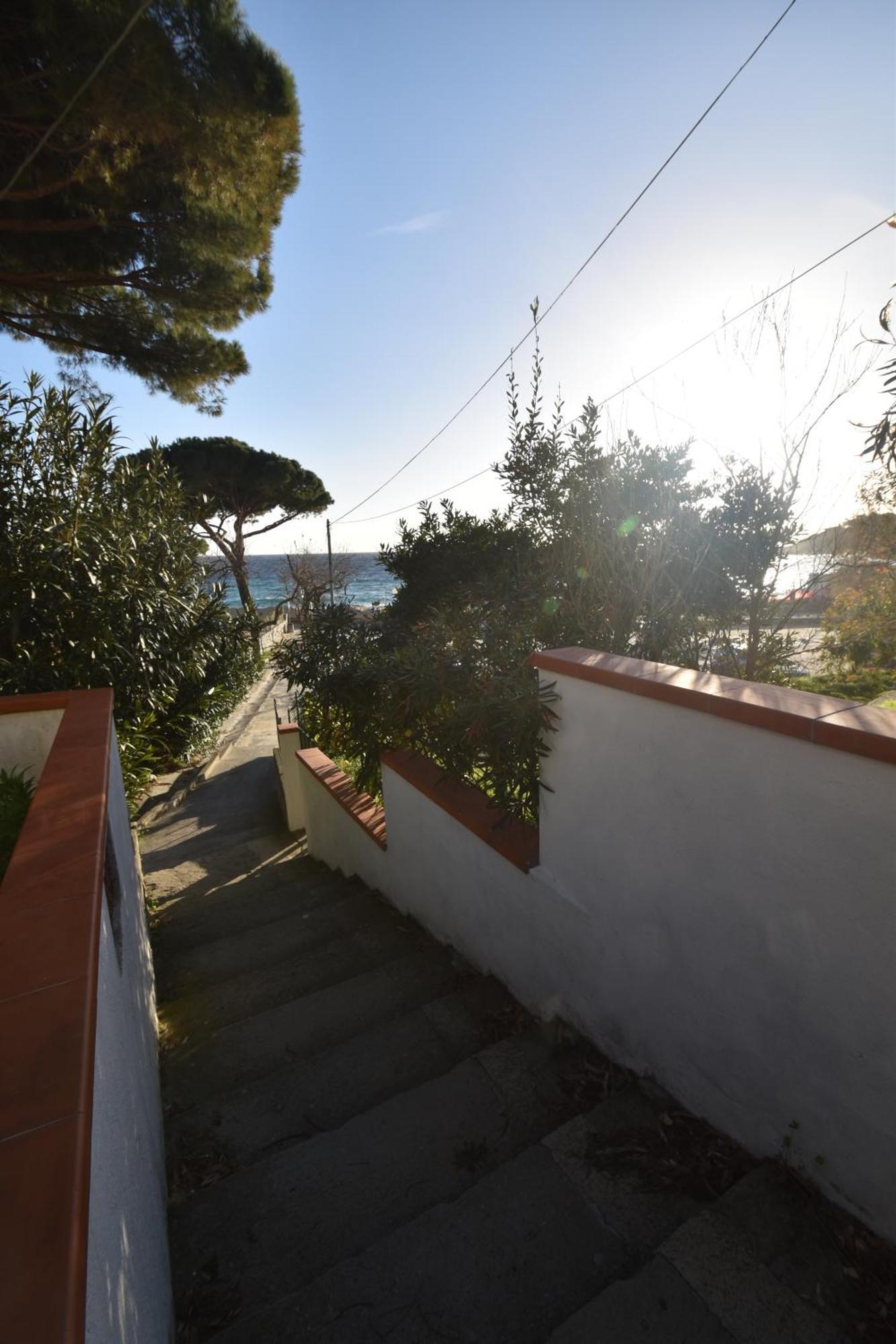 Appartamenti Cavoli - Vista Mare Con Terrazze, Clima E Posti Auto Spiaggia di Cavoli 外观 照片