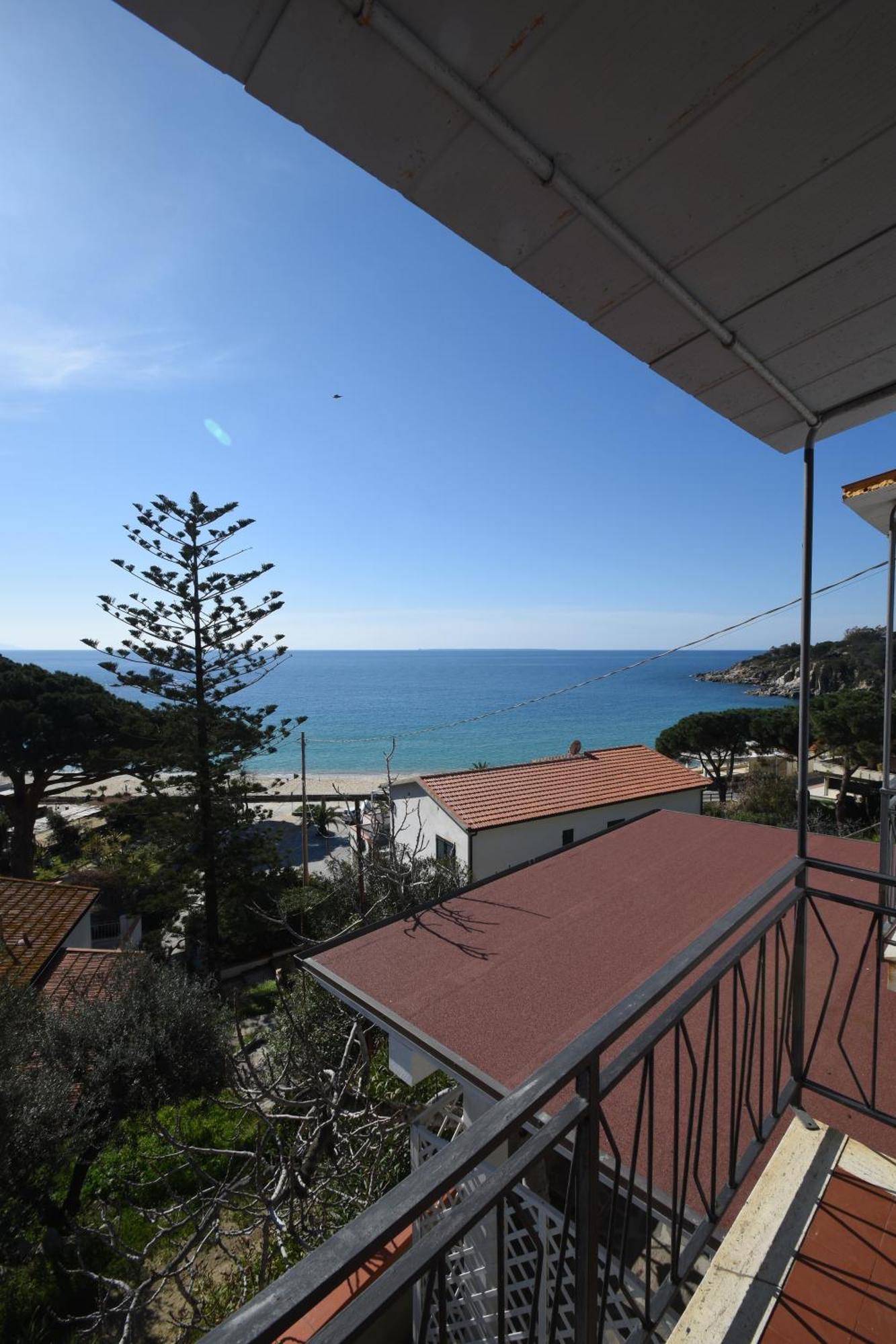 Appartamenti Cavoli - Vista Mare Con Terrazze, Clima E Posti Auto Spiaggia di Cavoli 外观 照片