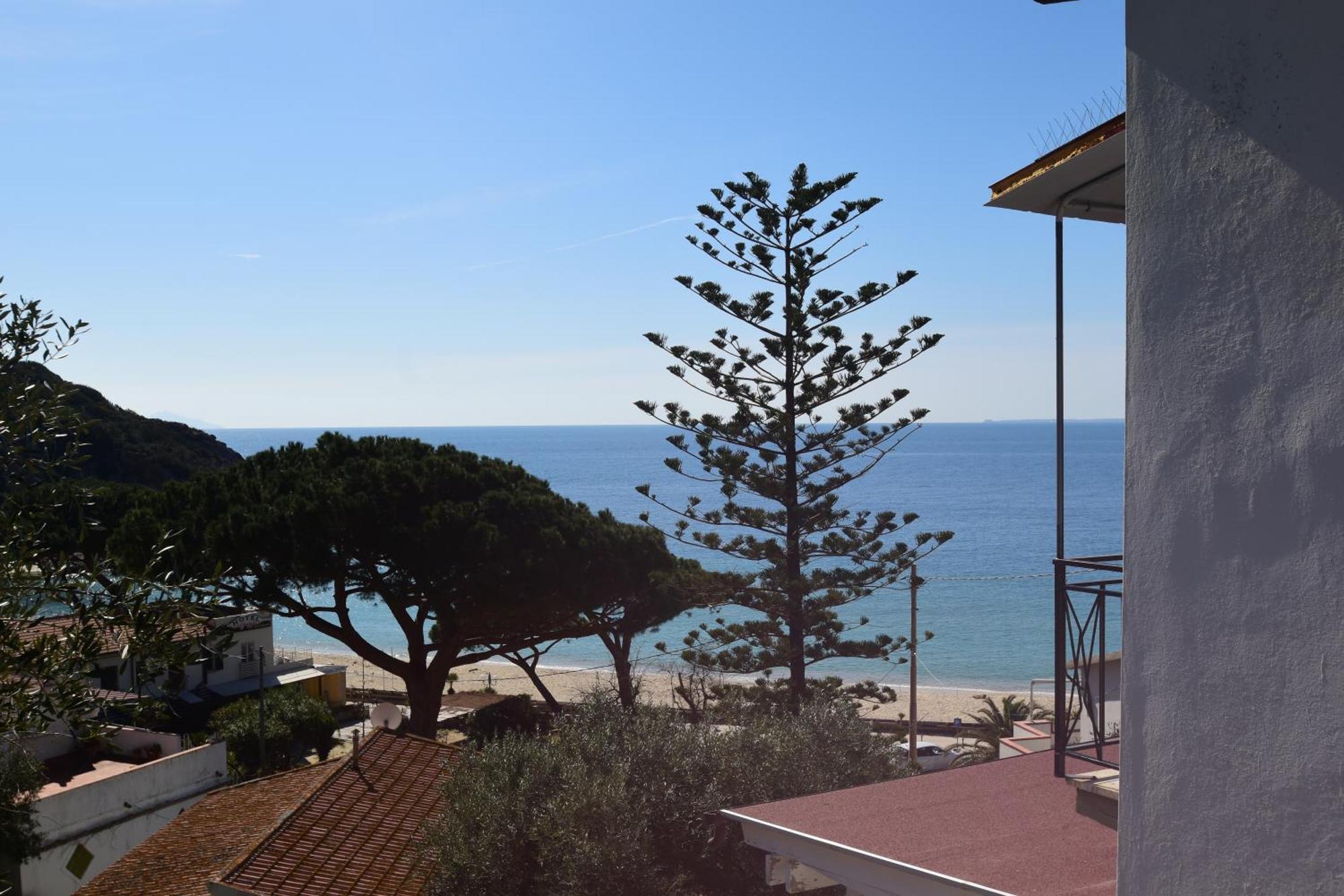 Appartamenti Cavoli - Vista Mare Con Terrazze, Clima E Posti Auto Spiaggia di Cavoli 外观 照片