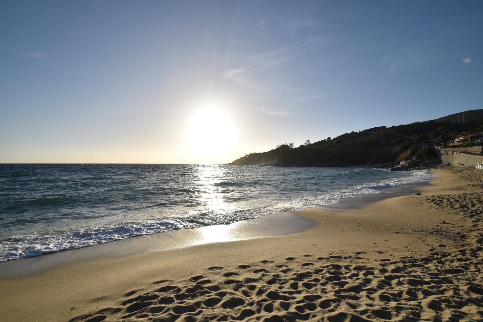 Appartamenti Cavoli - Vista Mare Con Terrazze, Clima E Posti Auto Spiaggia di Cavoli 外观 照片