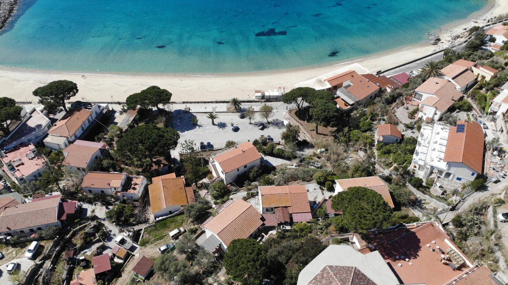 Appartamenti Cavoli - Vista Mare Con Terrazze, Clima E Posti Auto Spiaggia di Cavoli 外观 照片