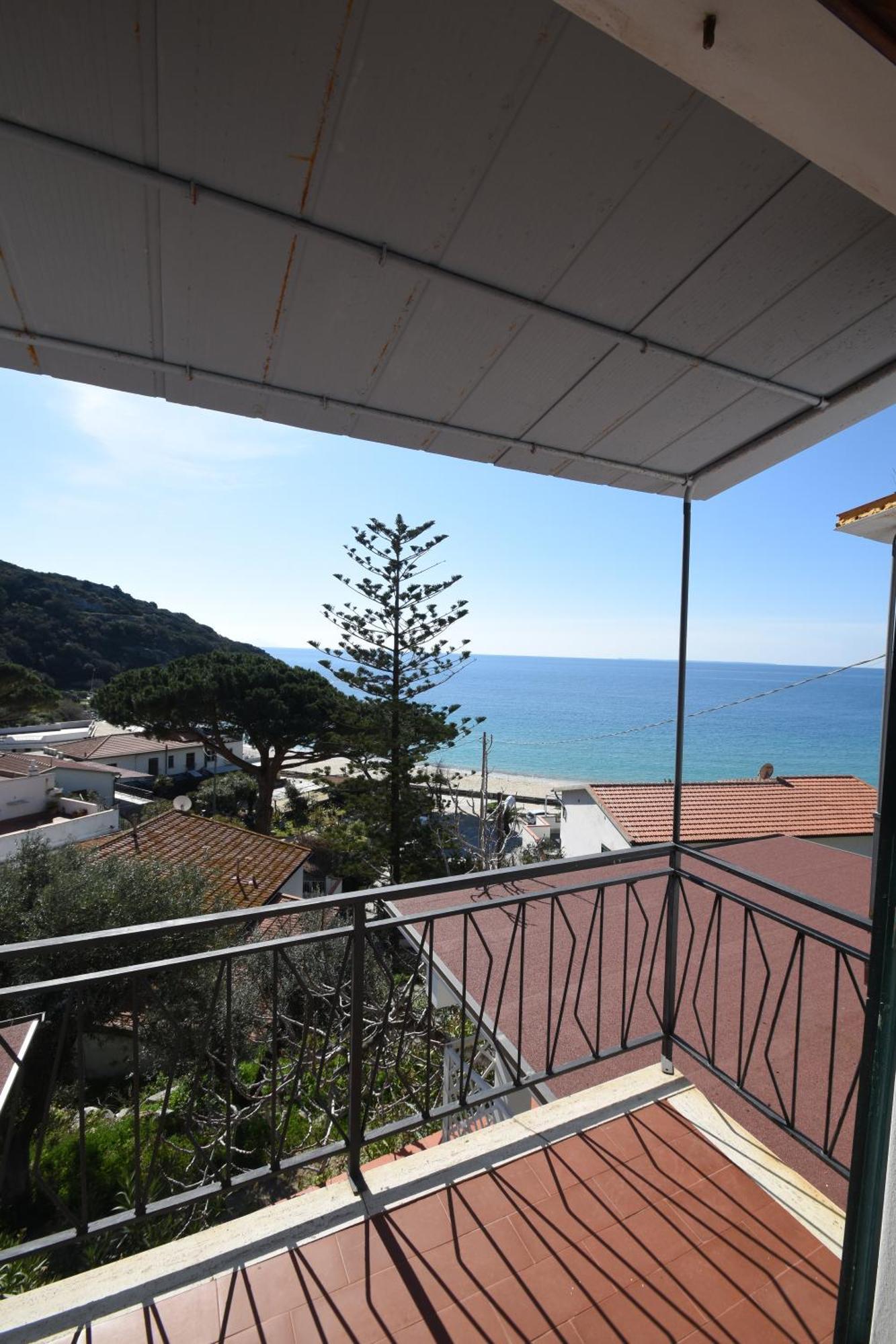 Appartamenti Cavoli - Vista Mare Con Terrazze, Clima E Posti Auto Spiaggia di Cavoli 外观 照片